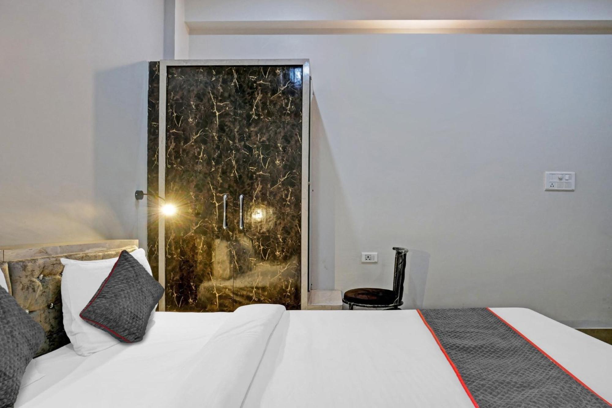 Townhouse Navneeta Grand Kakarmatha Exterior foto