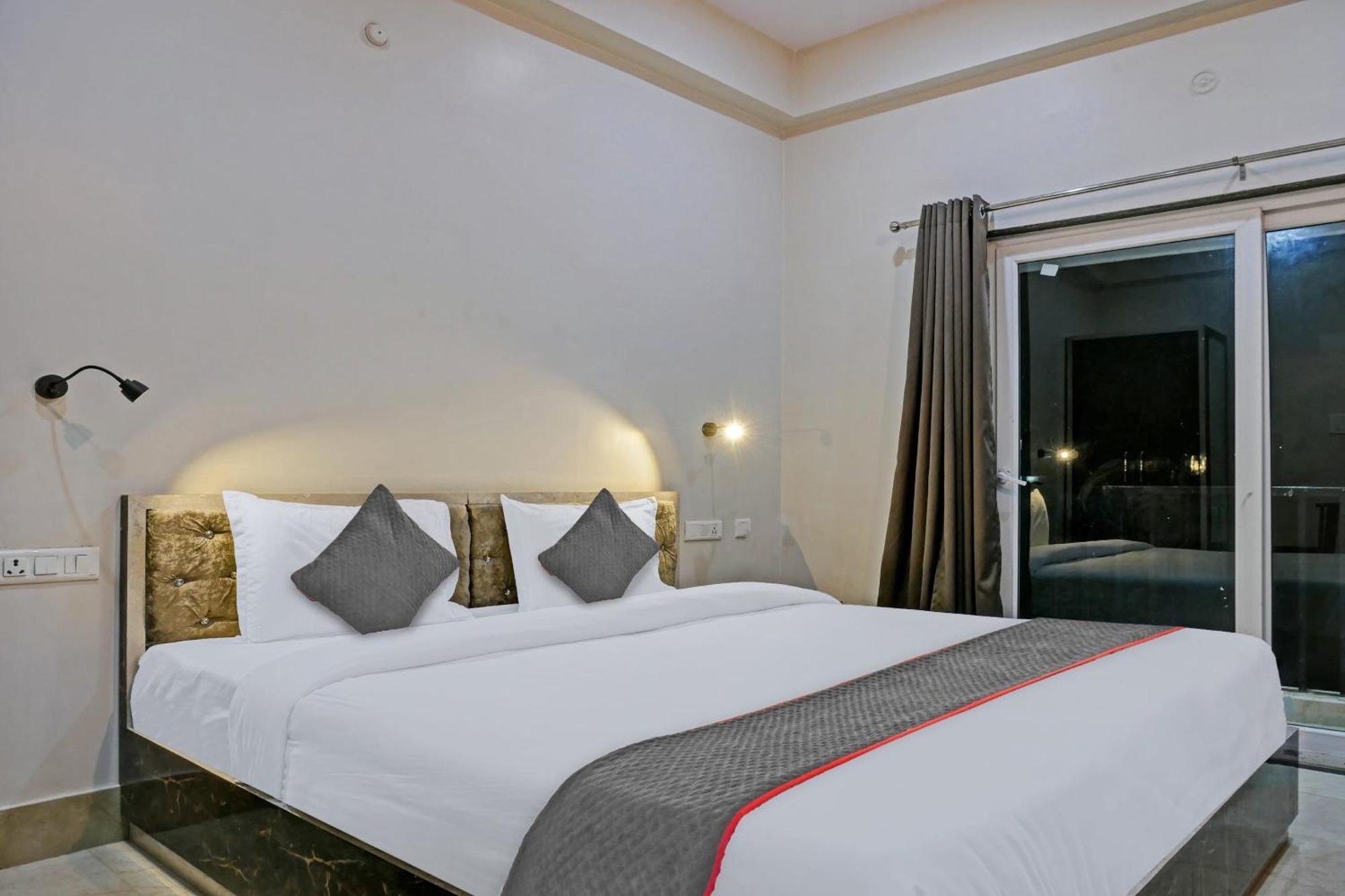 Townhouse Navneeta Grand Kakarmatha Exterior foto