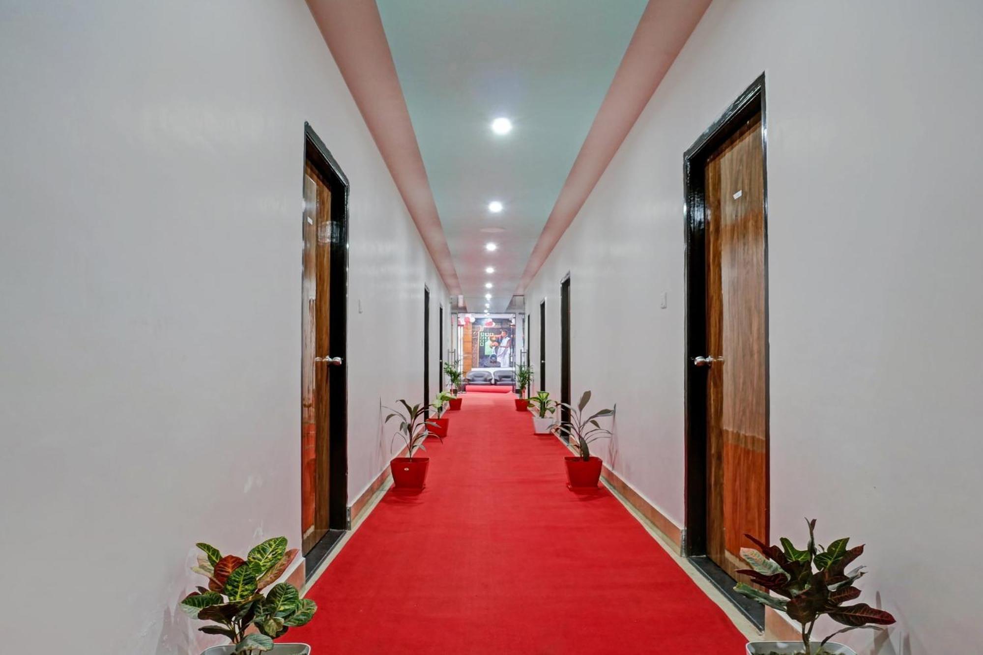 Townhouse Navneeta Grand Kakarmatha Exterior foto