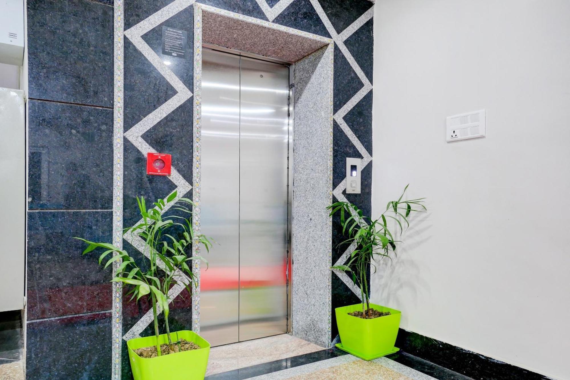 Townhouse Navneeta Grand Kakarmatha Exterior foto