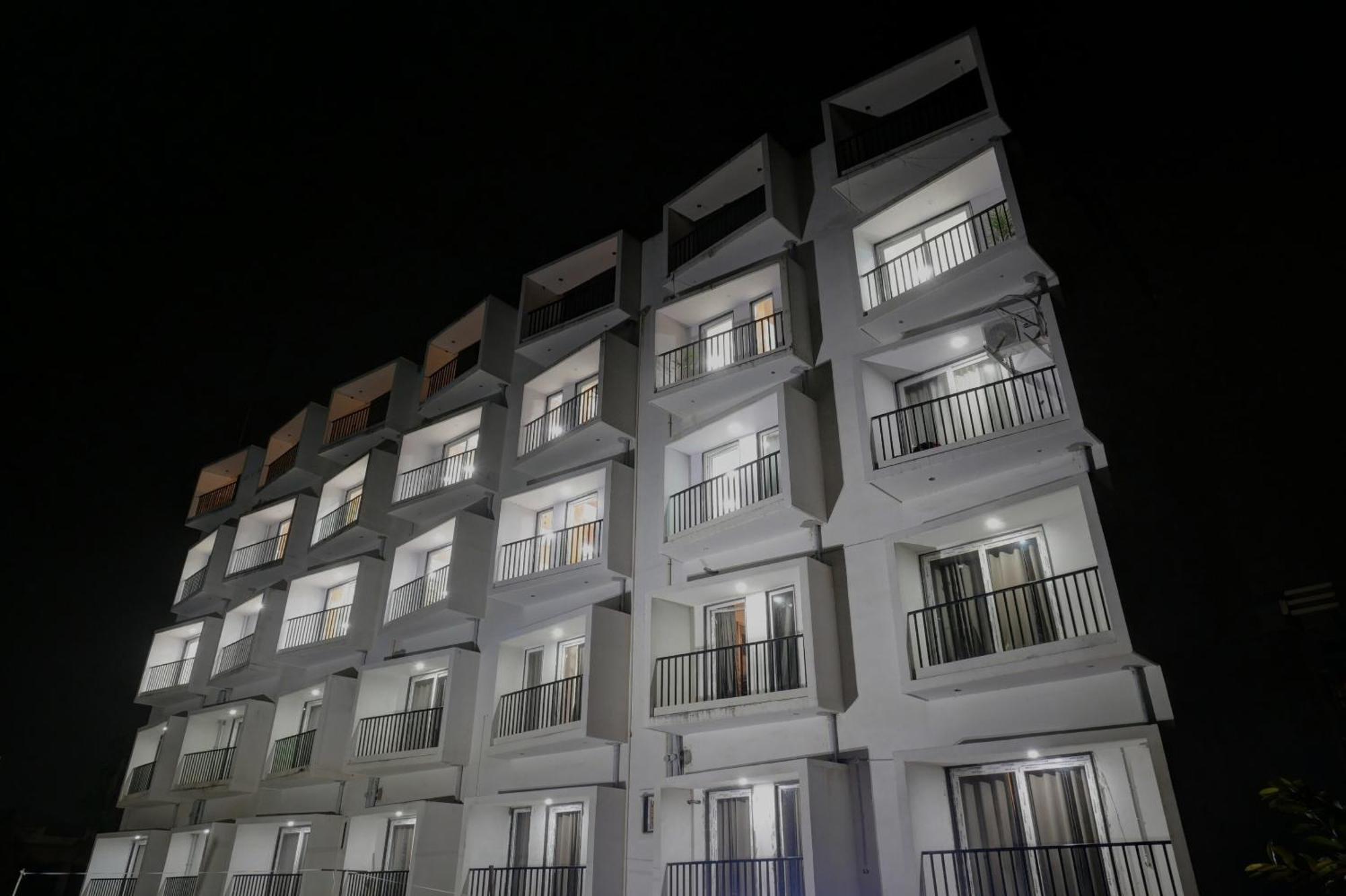 Townhouse Navneeta Grand Kakarmatha Exterior foto