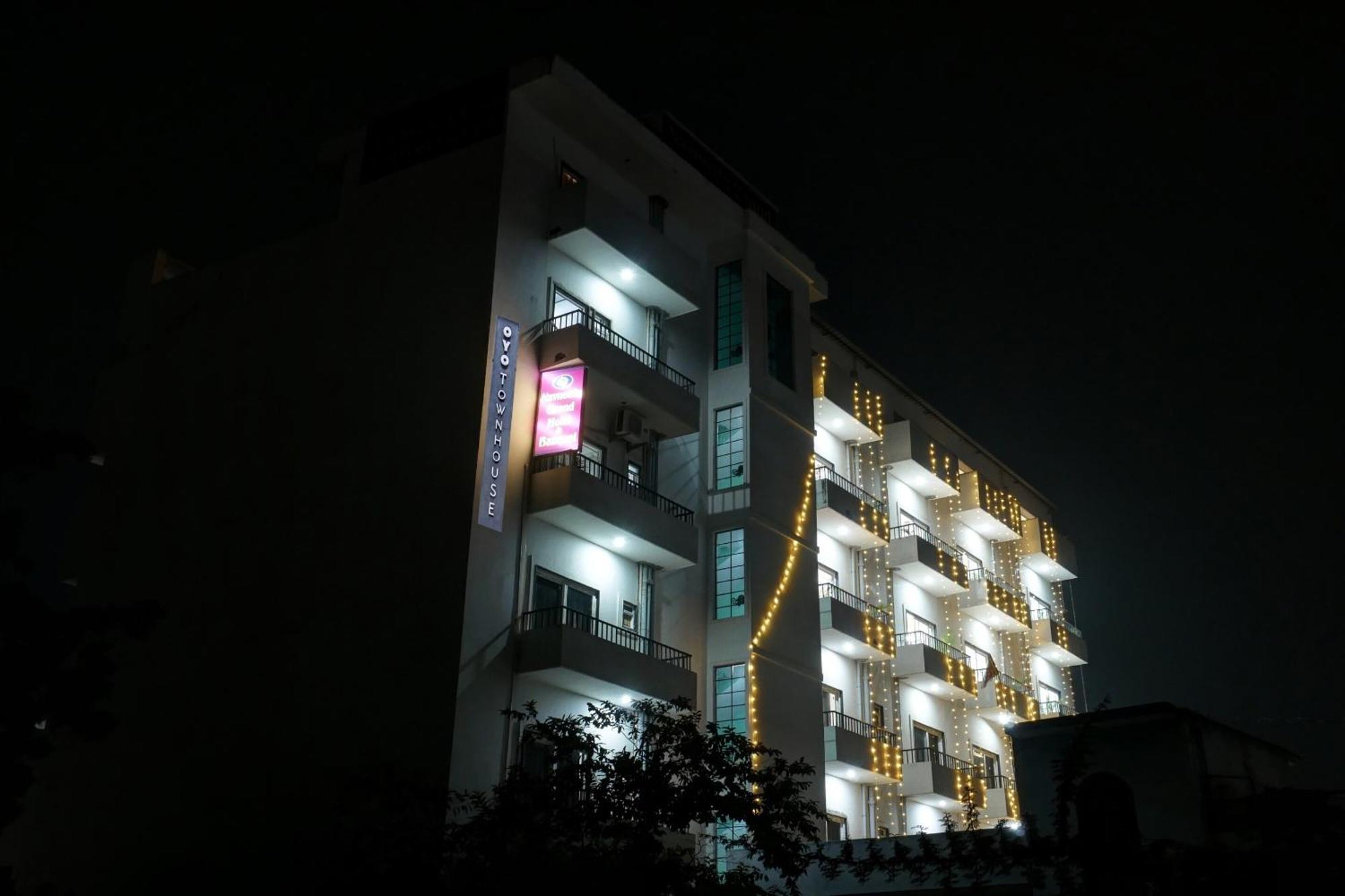 Townhouse Navneeta Grand Kakarmatha Exterior foto